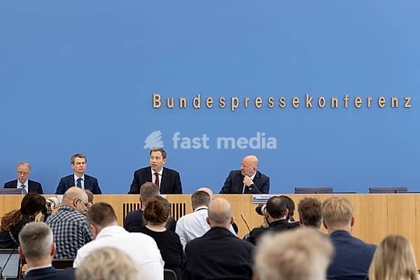 Berlin, Germany - 24 June 2025: Finance Minister Lars Klingbeil presents the draft federal budget for 2025 and key figures for the draft federal budget for 2026 at the Federal Press Conference