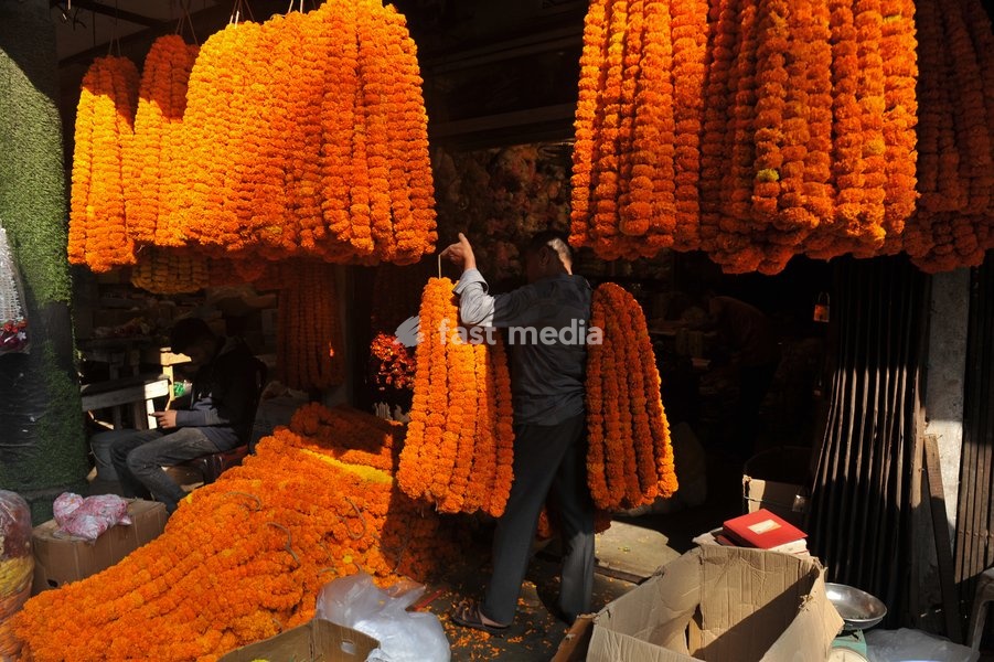 Flower shoppers trim red roses in the Cheragi Pahar area. The flower industry in Bangladesh has grown substantially, valued at Tk 1,500 crore ($150 million USD) and employing 1.5 million people. The market is expanding by 10-15% annually, driven by demand for flowers at events. While challenges…