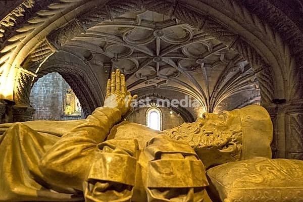 Tomb of the explorer Vasco da Gama, Mosteiro dos Jerónimos, UNESCO World Heritage Site, Lisbon, Lisbon District, Portugal