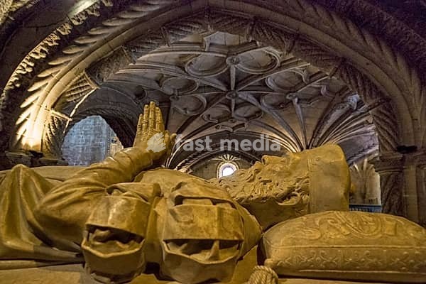 Tomb of the explorer Vasco da Gama, Mosteiro dos Jerónimos, UNESCO World Heritage Site, Lisbon, Lisbon District, Portugal