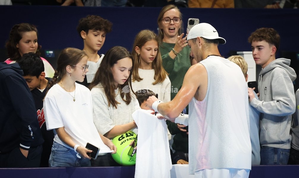 Belgian Tibo Colson signs an autograph duirng the European Open ATP tennis tournament in Brussels, on Sunday 12 October 2025. This year's edition of the tournament is taking place from 12 to 19 October 2025