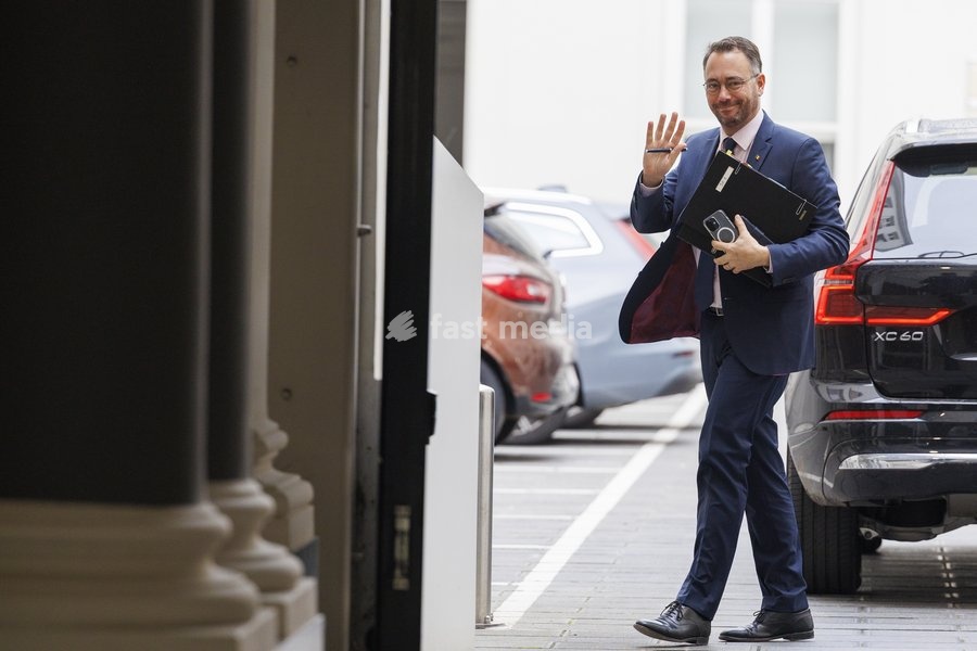 Vice-prime minister and Minister of Foreign Affairs Maxime Prevot arrives for a 'Kern' meeting gathering selected Ministers of the Federal Government, Wednesday 22 October 2025 in Brussels, to continue the budget discussions