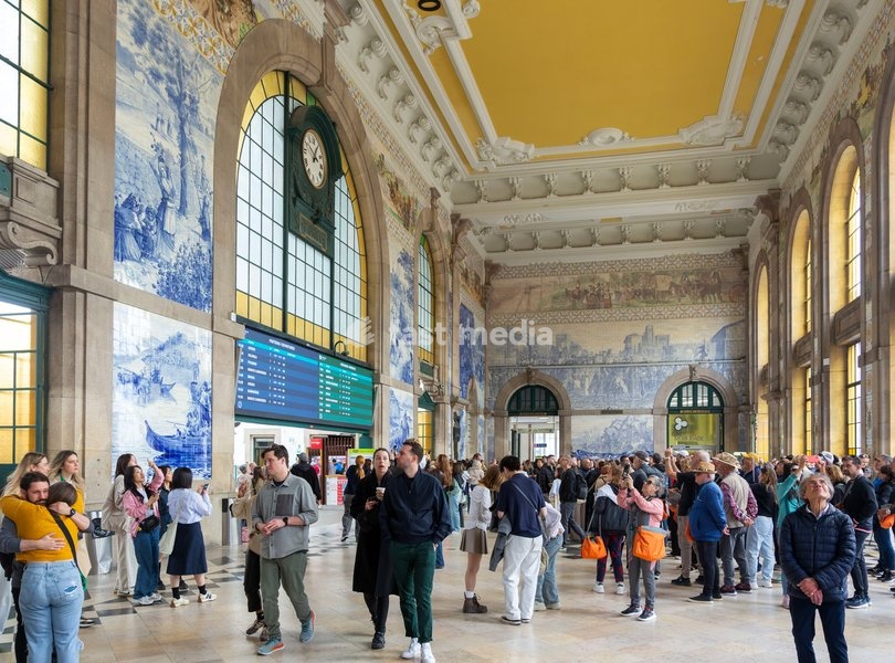 Tour groups viewing historic azulejos tiles, Sao Bento railway station building, city of Porto, Portugal, Europe