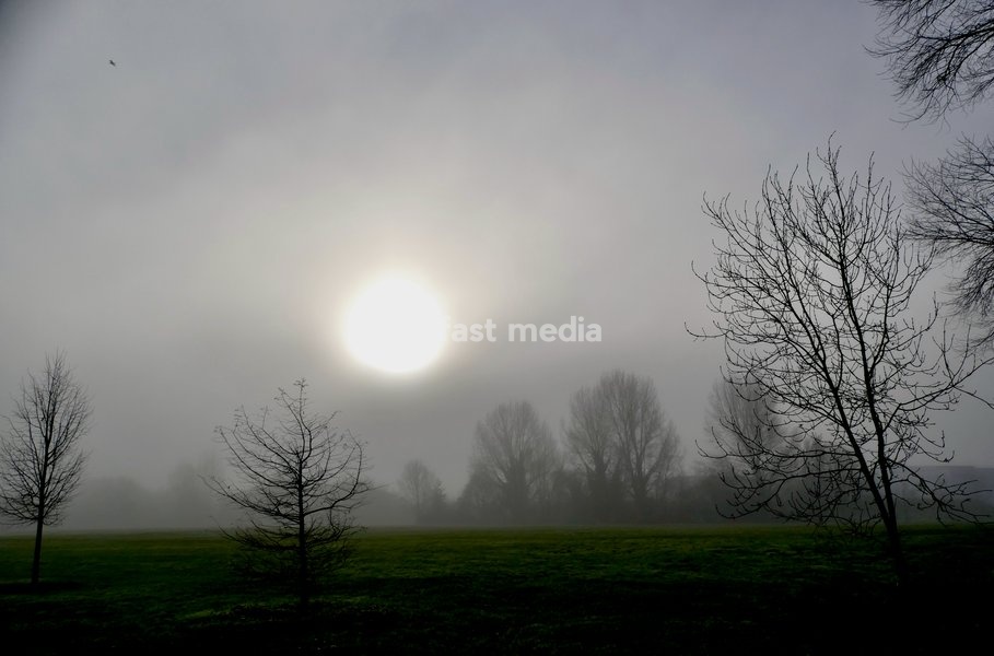 The sun attempts to burn through the mist over The Thames Path at Caversham on a cold morning