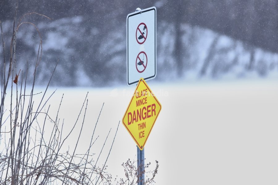 Warning signs for thin ice are seen in various parts of the city. The city of Montreal, Canada, recorded a significant snowfall and temperatures of up to -23 degrees Celsius this weekend. Despite the intense cold, daily activities proceeded normally. on February 07, 2026 in Montreal, Canada
