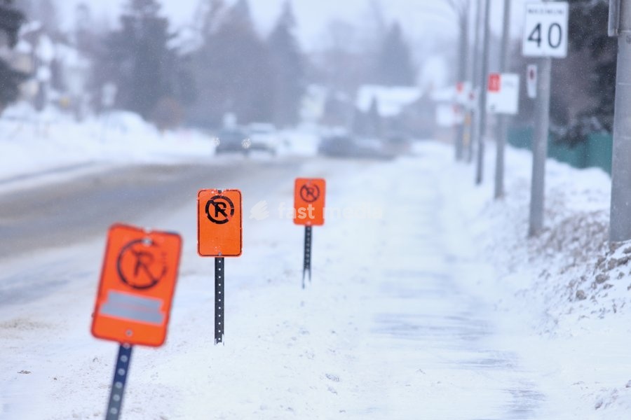 Montreal City Hal restricts parking rea due to snow. The city of Montreal, Canada, recorded a significant snowfall and temperatures of up to -23 degrees Celsius this weekend. Despite the intense cold, daily activities proceeded normally. on February 07, 2026 in Montreal, Canada