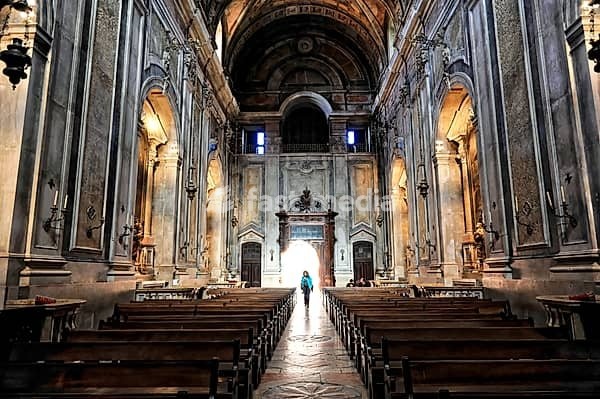 Basilica da Estrela consecrated in 1790, burial of Queen Maria I, Lisbon, Lisbon, Portugal, grandeur and peace in a Renaissance church with majestic vaults and soft light, Lisbon, Portugal