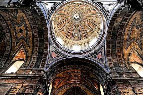 Basilica da Estrela consecrated in 1790, burial place of Queen Maria I, Lisbon, Lisbon, Portugal, impressive Renaissance-style dome, richly decorated with ancient patterns and geometric shapes, Lisbon, Portugal
