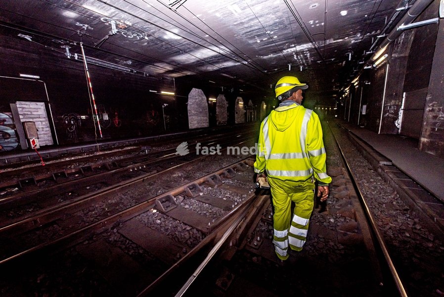 A worker is seen inside a tunnel during a tour of the major works in the North-South junction tunnels in Brussels, organised by Infrabel, on Friday 06 March 2026.This weekend, Infrabel is carrying out major works between Brussels North and Brussels South stations, Among other things, technical…