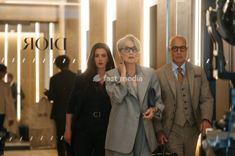 (L-R) Anne Hathaway as Andy Sachs, Meryl Streep as Miranda Priestly and Stanley Tucci as Nigel Kipling in THE DEVIL WEARS PRADA 2
