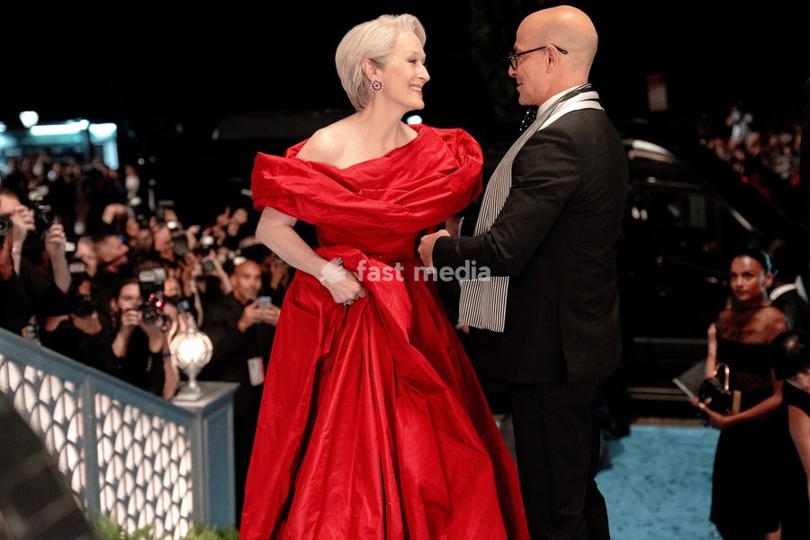 (L-R) Meryl Streep as Miranda Priestly and Stanley Tucci as Nigel Kipling in THE DEVIL WEARS PRADA 2