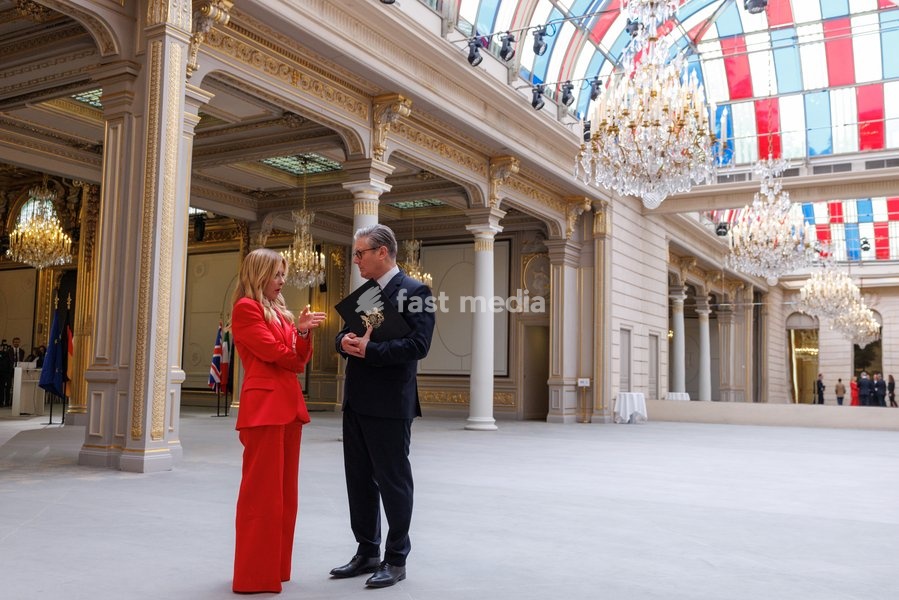 17/04/2026. Paris, France. Prime Minister Keir Starmer and French President, Emmanuel Macron co-host the Strait of Hormuz Summit alongside Italian Prime Minister Giorgia Meloni at the Elysee Palace