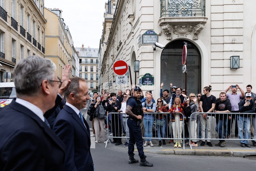 17/04/2026. Paris, France. Prime Minister Keir Starmer and British Ambassador to France Thomas Drew walk to the British Embassy after the Prime Minister and French President Emmanuel Macron co-host the Strait of Hormuz Summit at the Elysee Palace