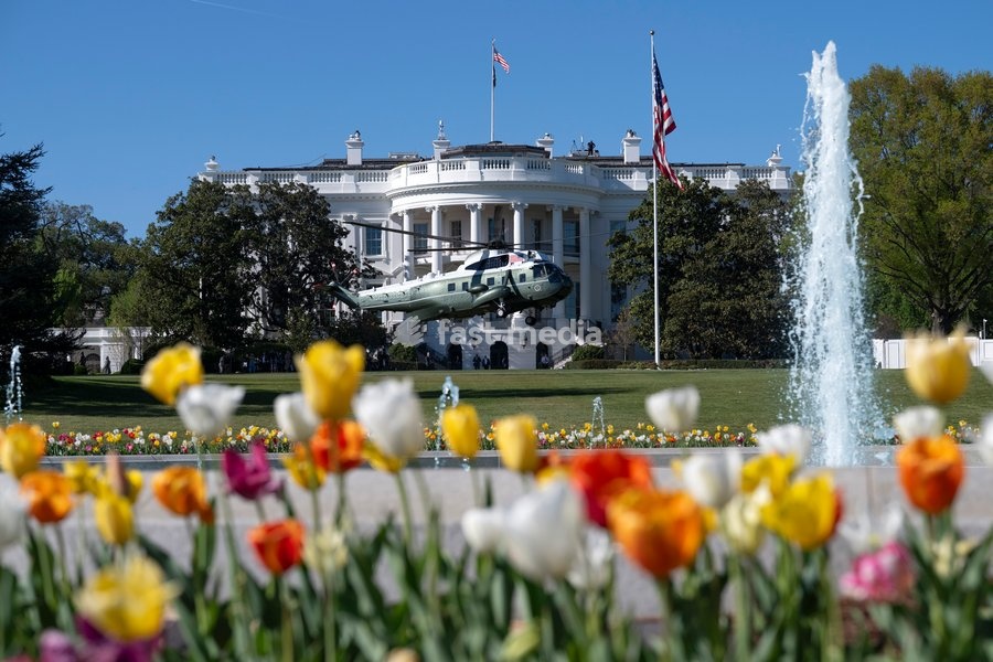 President Donald J. Trump boards Marine One on the South Lawn of the White House on Saturday, April 11, 2026, en route Joint Base Andrews for a trip to Miami, Florida