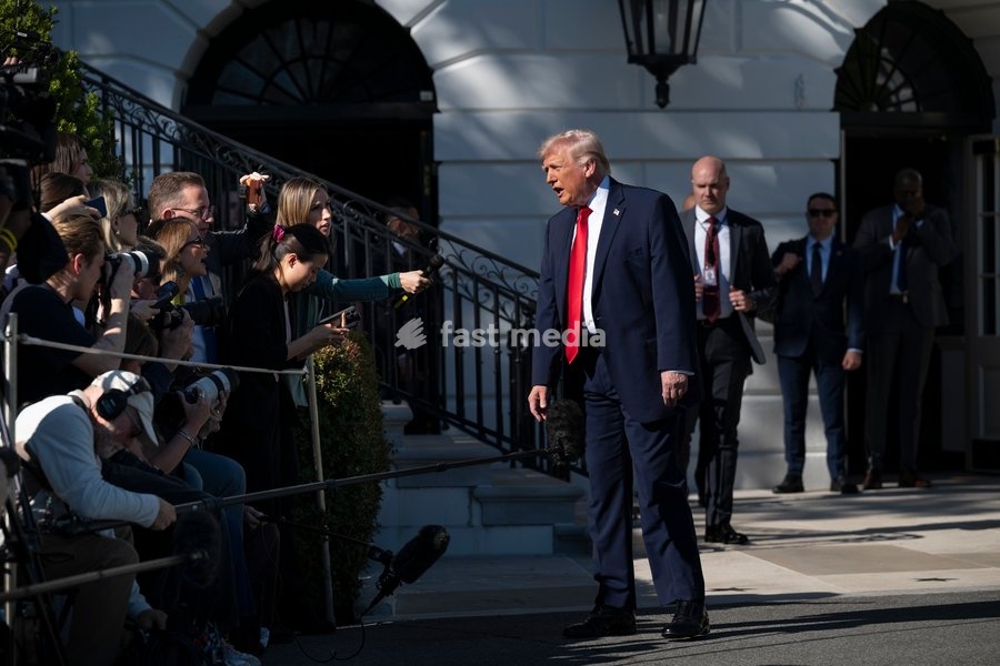 President Donald J. Trump boards Marine One on the South Lawn of the White House on Saturday, April 11, 2026, en route Joint Base Andrews for a trip to Miami, Florida