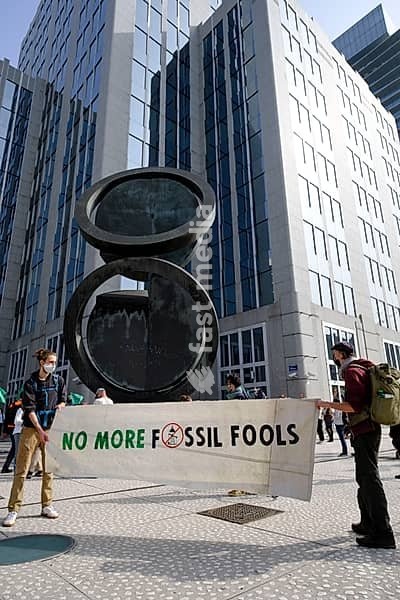 Belgium, Brussel, April 1, 2021: demonstration of the global environmental movement Extinction Rebellion in front of the headquarters of EuroClear, to protest against the role of the banking and finance sector in the climate crisis, Sint-Joost-Ten-Node, Saint-Josse-ten-Noode, Brussels-Capital,…