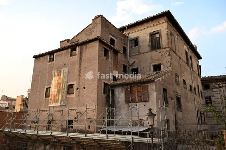 Palazzo Silvestri-Rivaldi (also known as Villa Silvestri Rivaldi), seen from Via dei Fori Imperiali. It is a 16th-century Renaissance palace in Rome located in the Monti district. - The original core of the palace dates back to the first half of the 16th century. It was commissioned by Eurialo…