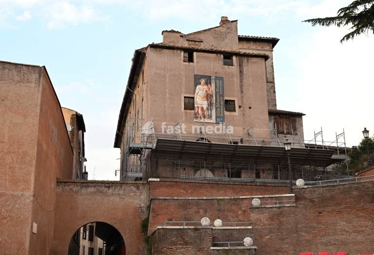 Palazzo Silvestri-Rivaldi (also known as Villa Silvestri Rivaldi), seen from Via dei Fori Imperiali. It is a 16th-century Renaissance palace in Rome located in the Monti district. - The original core of the palace dates back to the first half of the 16th century. It was commissioned by Eurialo…