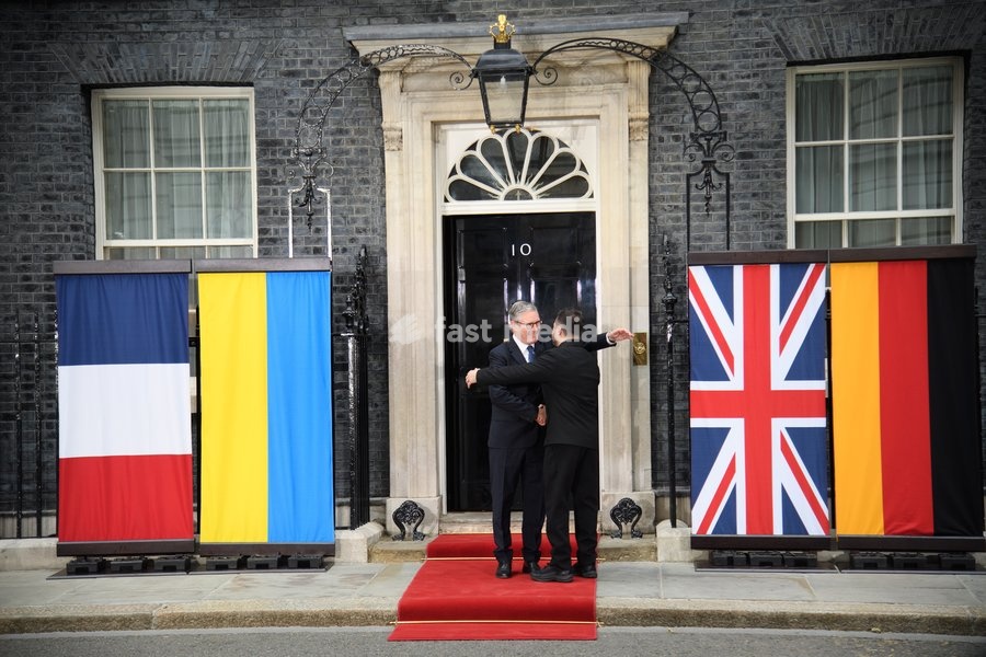 British Prime Minister Sir Keir Starmer poses for a photo with Ukrainian President Volodymyr Zelenskyy as he arrives for a quadliateral meeting in Downing Street, London, England, UK on Sunday 7 June, 2026