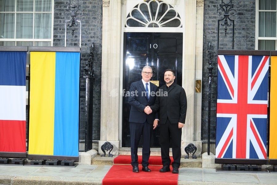 British Prime Minister Sir Keir Starmer poses for a photo with Ukrainian President Volodymyr Zelenskyy as he arrives for a quadliateral meeting in Downing Street, London, England, UK on Sunday 7 June, 2026