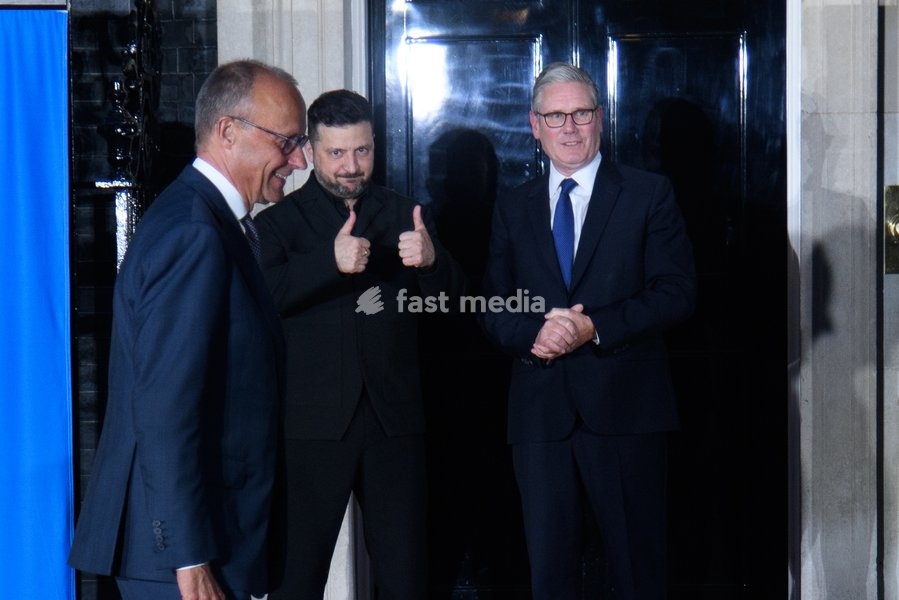 (L-R) - German Chancellor Frederich Merz, Ukrainian President Volodymyr Zelenskyy, French British Prime Minister Sir Keir Starmer and President Emmanuel Macron pose forr a photo in Downing Street, London, England, UK on Sunday 7 June, 2026