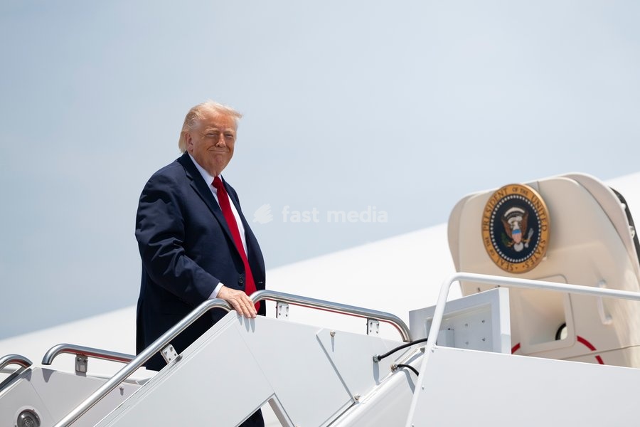 President Donald J. Trump boards Air Force One at Joint Base Andrews, Maryland on Friday, June 5, 2026, en route Chippewa Valley Regional Airport in Eau Claire, Wisconsin