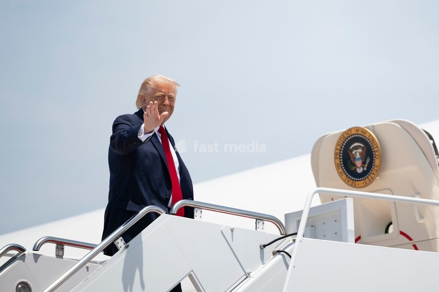 President Donald J. Trump boards Air Force One at Joint Base Andrews, Maryland on Friday, June 5, 2026, en route Chippewa Valley Regional Airport in Eau Claire, Wisconsin