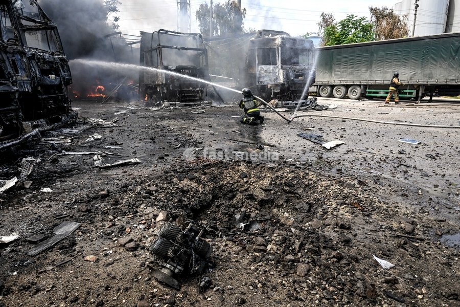 The engine of a Russian drone lies on the ground as rescuers work to extinguish a fire caused by Russian drone strikes at a parking lot, Zaporizhzhia, Ukraine, June 25, 2026. The Russian army attacked the city with strike drones, targeting a petrol station, Ukrzaliznytsia (Ukrainian Railways)…