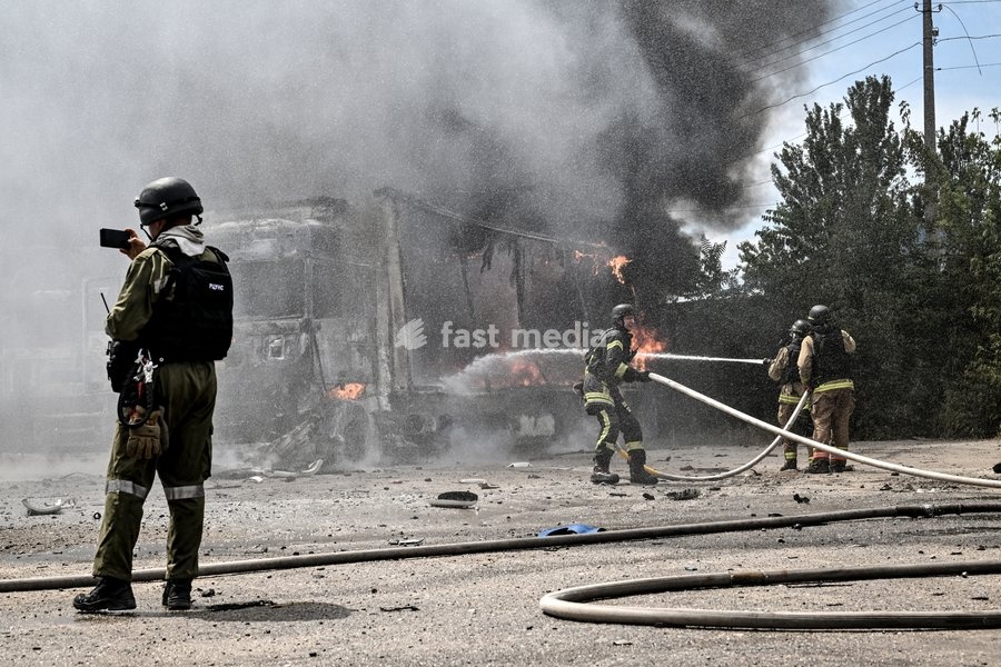 Rescuers work to extinguish a fire caused by Russian drone strikes at a parking lot, Zaporizhzhia, Ukraine, June 25, 2026. The Russian army attacked the city with strike drones, targeting a petrol station, Ukrzaliznytsia (Ukrainian Railways) locomotives and a parking lot. Fires broke out, and one…