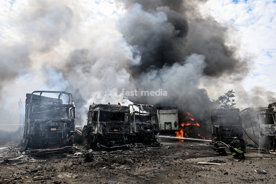Rescuers work to extinguish a fire caused by Russian drone strikes at a parking lot, Zaporizhzhia, Ukraine, June 25, 2026. The Russian army attacked the city with strike drones, targeting a petrol station, Ukrzaliznytsia (Ukrainian Railways) locomotives and a parking lot. Fires broke out, and one…