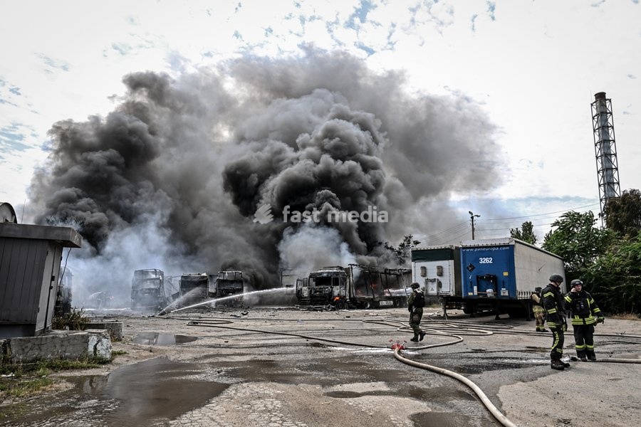 Rescuers work to extinguish a fire caused by Russian drone strikes at a parking lot, Zaporizhzhia, Ukraine, June 25, 2026. The Russian army attacked the city with strike drones, targeting a petrol station, Ukrzaliznytsia (Ukrainian Railways) locomotives and a parking lot. Fires broke out, and one…