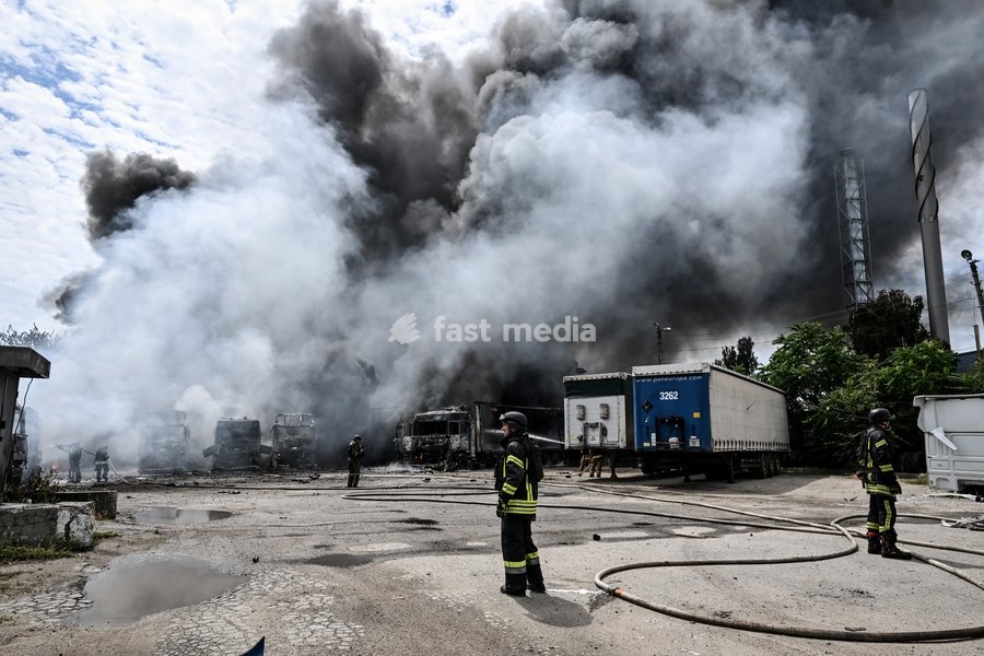 Rescuers work to extinguish a fire caused by Russian drone strikes at a parking lot, Zaporizhzhia, Ukraine, June 25, 2026. The Russian army attacked the city with strike drones, targeting a petrol station, Ukrzaliznytsia (Ukrainian Railways) locomotives and a parking lot. Fires broke out, and one…