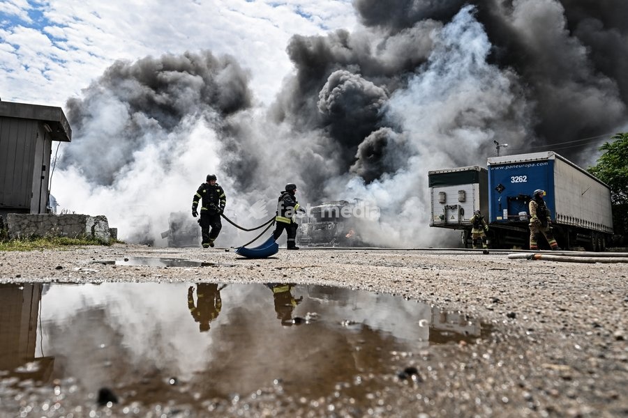 Rescuers work to extinguish a fire caused by Russian drone strikes at a parking lot, Zaporizhzhia, Ukraine, June 25, 2026. The Russian army attacked the city with strike drones, targeting a petrol station, Ukrzaliznytsia (Ukrainian Railways) locomotives and a parking lot. Fires broke out, and one…