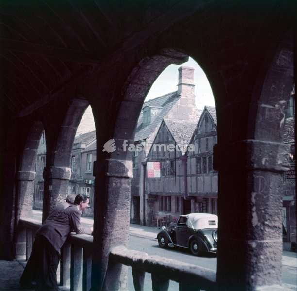 Market Hall, Chipping Campden, Gloucestershire, c1955. Arched hall built in 1627 to provide shelter to traders, in the Cotswold district of Gloucestershire