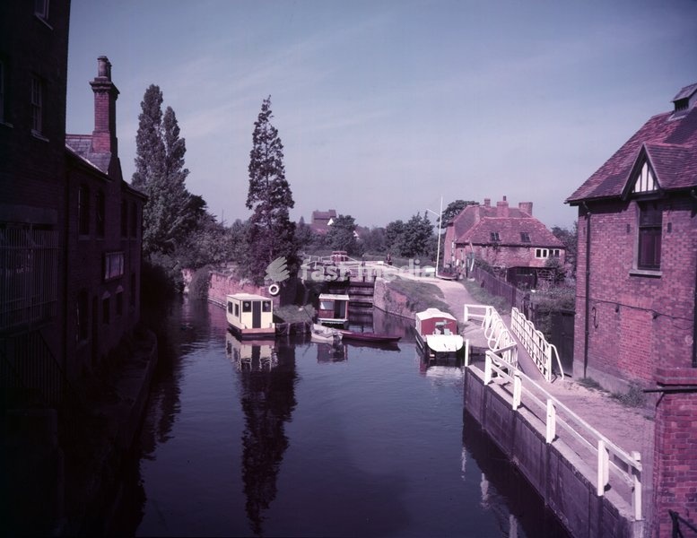 Lock on the River Kennet at Newbury, Berkshire, c1955. Newbury Lock seen from downstream