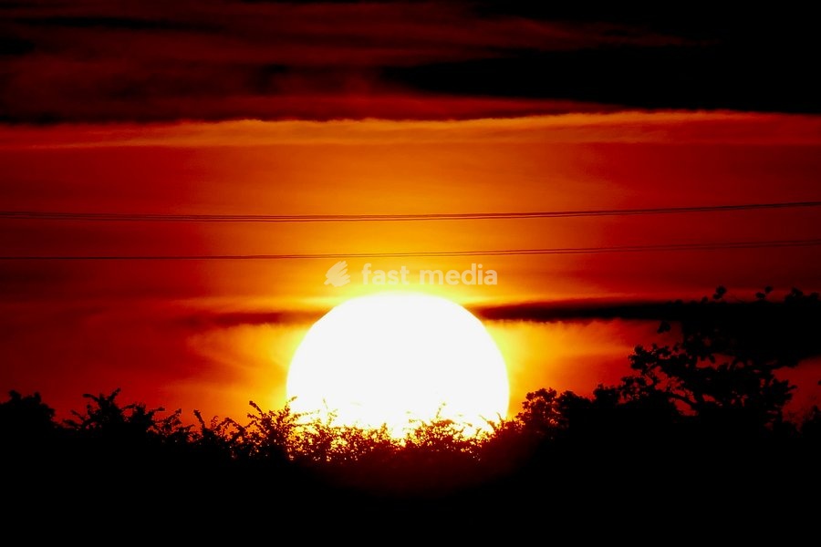 The days sun rises over the countryside on what is set to be the fourth heatwave of the year