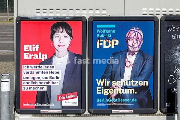 Elif Eralp (Die Linke) – candidate for the office of Governing Mayor of Berlin – and Wolfgang Kubicki, party leader (FDP) . Whilst Die Linke is calling for the expropriation of housing associations, the FDP is opposed to this. The FDP's poster was defaced. – Election posters of the parties for the…