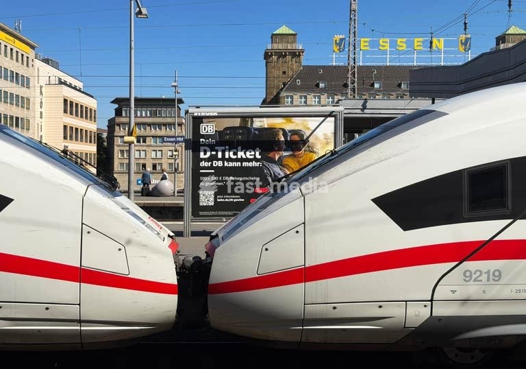 Essen: a coupled ICE train at the main station, with a view of a Deutsche Bahn advert for the D-Ticket (Deutschland-Ticket). In the background, a close-up of the Handelshof. Essen, 28 July 2026