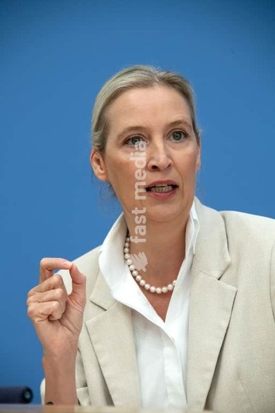Alice Weidel, politician, AfD, Germany. A portrait of the AfD’s federal spokesperson and parliamentary group leader in the German Bundestag at the Federal Press Conference. One day after the successful state elections in Saxony-Anhalt, the party leadership holds a press conference. Berlin, 7…