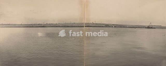 Panorama, Belawan Ocean Harbor, photograph, Panorama of the construction site, from the water. Two photos pasted together. Numbered: 179. Part of the group of loose photos regarding the construction of the port of Belawan on the coast off Medan, Sumatra 1921-1922., number: '179', Belawan, 1922-07,…