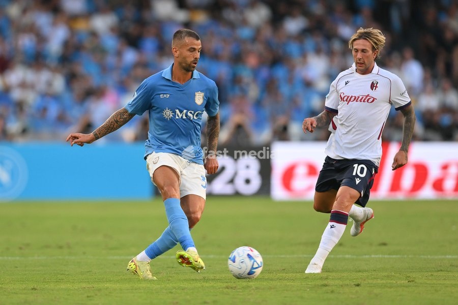 Leonardo Spinazzola of Napoli under pressure from Federico Bernardeschi of Bologna during the match of Serie A Enilive Football Match between Napoli vs Bologna at the Maradona Stadium on 13 September 2026 in Napoli, Bologna. Napoli-Bologna 1-1