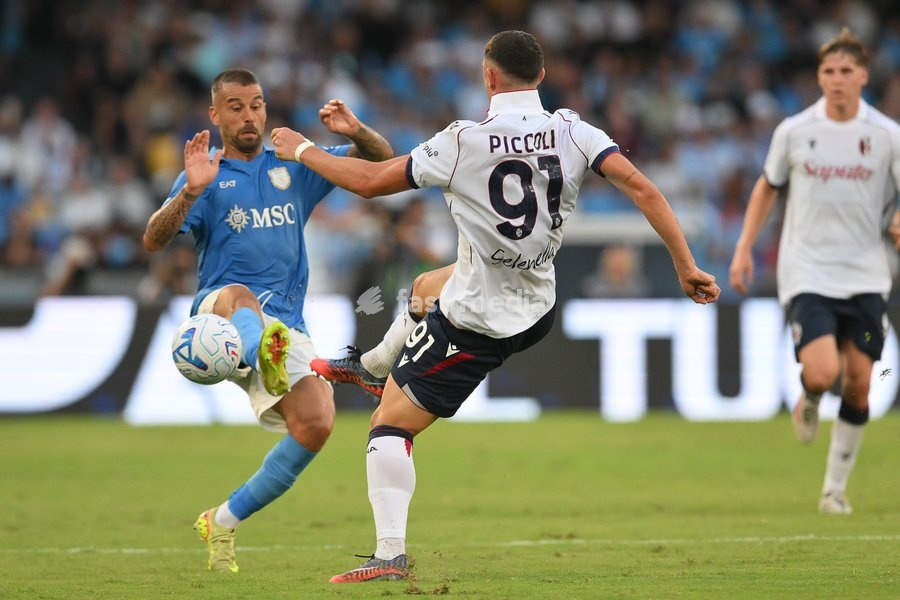 Roberto Piccoli of Bologna under pressure from Leonardo Spinazzola of Napoli during the match of Serie A Enilive Football Match between Napoli vs Bologna at the Maradona Stadium on 13 September 2026 in Napoli, Bologna. Napoli-Bologna 1-1