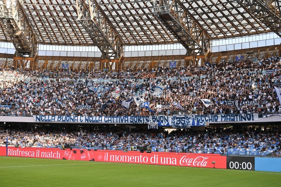 Napoli's fans wave a flag before kick-off during the match of Serie A Enilive Football Match between Napoli vs Bologna at the Maradona Stadium on 13 September 2026 in Napoli, Bologna. Napoli-Bologna 1-1