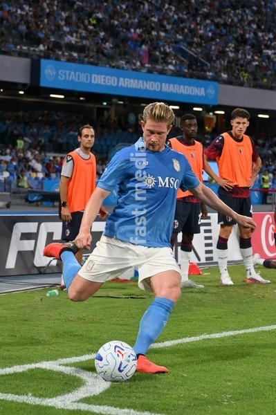 Kevin De Bruyne of Napoli crosses the ball into the box during the match of Serie A Enilive Football Match between Napoli vs Bologna at the Maradona Stadium on 13 September 2026 in Napoli, Bologna. Napoli-Bologna 1-1