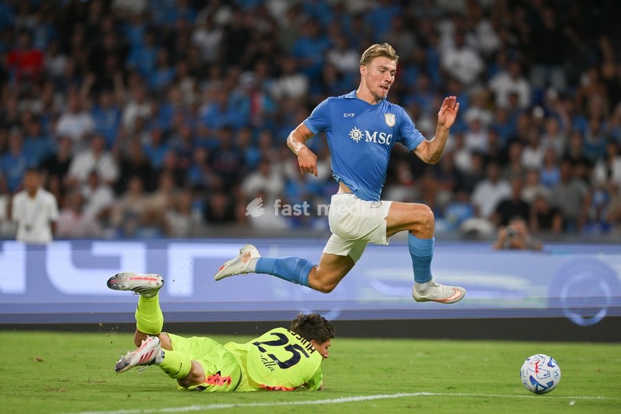 Rasmus Hojlund of Napoli under pressure from Massimo Pessina of Bologna during the match of Serie A Enilive Football Match between Napoli vs Bologna at the Maradona Stadium on 13 September 2026 in Napoli, Bologna. Napoli-Bologna 1-1