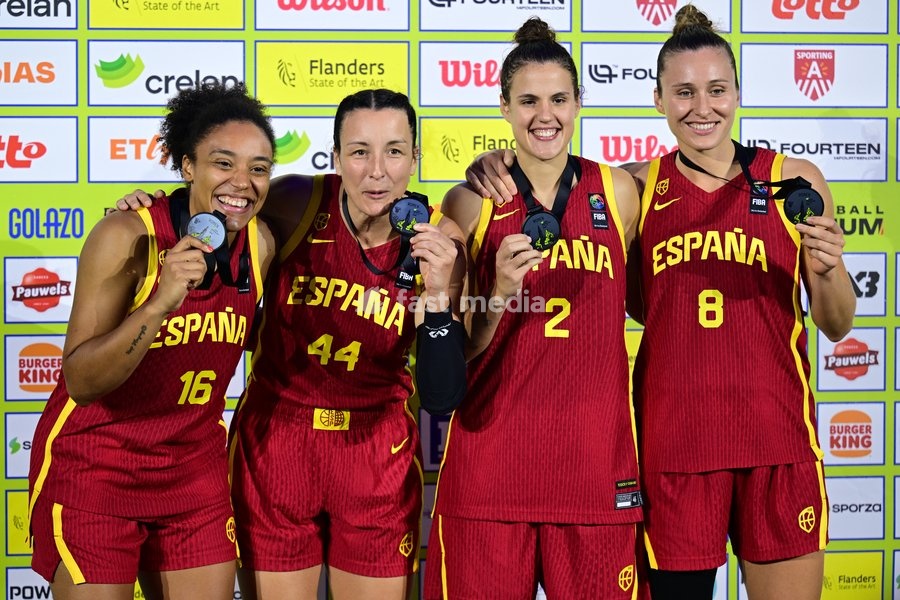 Team Spain poses with the silver medal after a final game of 3x3 basketball between Netherlands and Spain, the final of the women's FIBA 3x3 Europe Cup, on Sunday 13 September 2026 in Antwerp