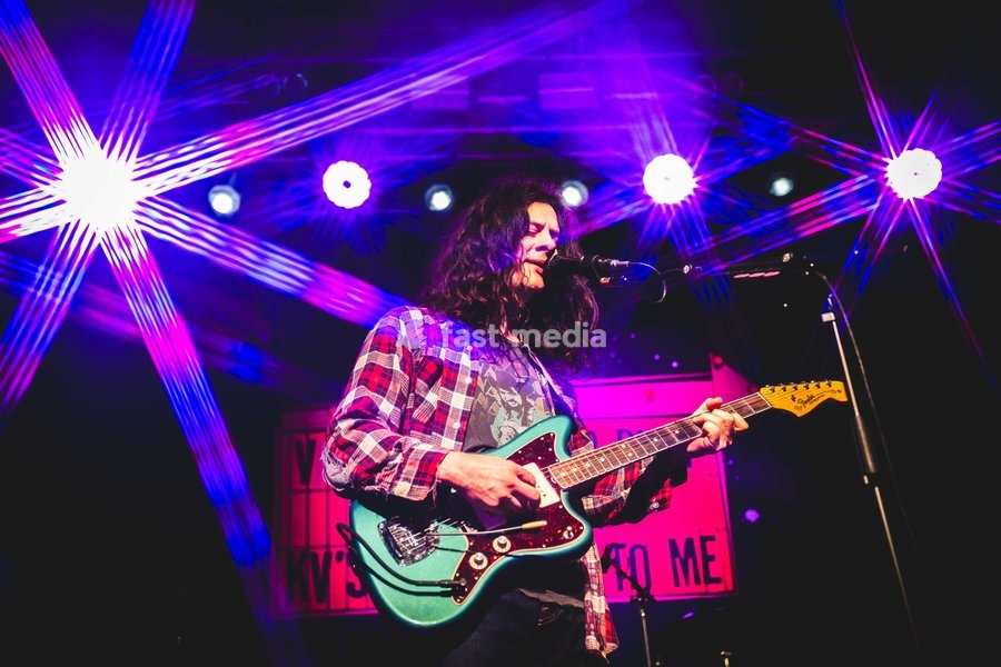 Kurt Vile & The Violators performing live at SWG3 in Glasgow. The acclaimed Philadelphia singer-songwriter and his band brought their signature hazy, guitar-driven sound to the renowned West End venue. Known for his laid-back vocal delivery and intricate fingerpicking, Vile delivered a captivating…
