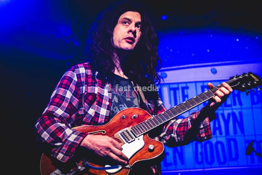 Kurt Vile & The Violators performing live at SWG3 in Glasgow. The acclaimed Philadelphia singer-songwriter and his band brought their signature hazy, guitar-driven sound to the renowned West End venue. Known for his laid-back vocal delivery and intricate fingerpicking, Vile delivered a captivating…