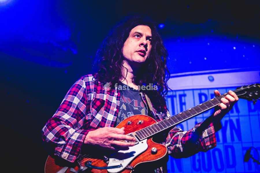 Kurt Vile & The Violators performing live at SWG3 in Glasgow. The acclaimed Philadelphia singer-songwriter and his band brought their signature hazy, guitar-driven sound to the renowned West End venue. Known for his laid-back vocal delivery and intricate fingerpicking, Vile delivered a captivating…