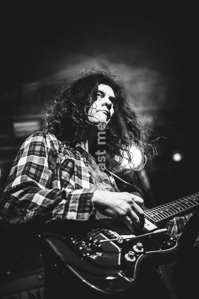 Kurt Vile & The Violators performing live at SWG3 in Glasgow. The acclaimed Philadelphia singer-songwriter and his band brought their signature hazy, guitar-driven sound to the renowned West End venue. Known for his laid-back vocal delivery and intricate fingerpicking, Vile delivered a captivating…
